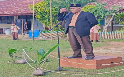 Kenaikan Bantara pangkalan Sultan Hasanuddin dan Christina Martha Tiahahu pangkalan SMA NEGERI 1 KURIK