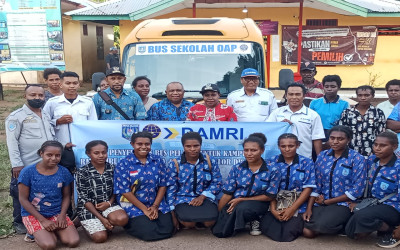 Bantuan kendaraan antar jemput sekolah untuk siswa OAP